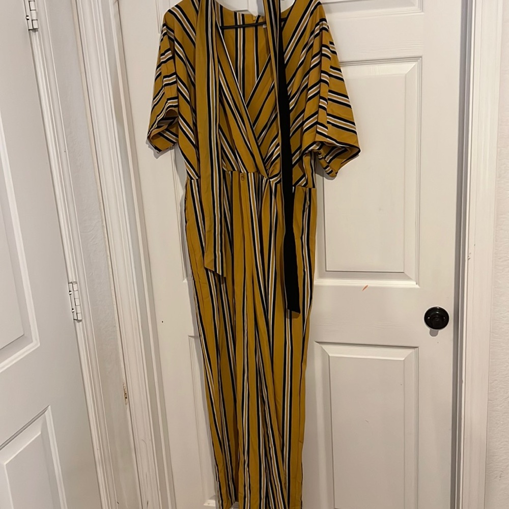 XL Yellow and Black jumper est. 1946